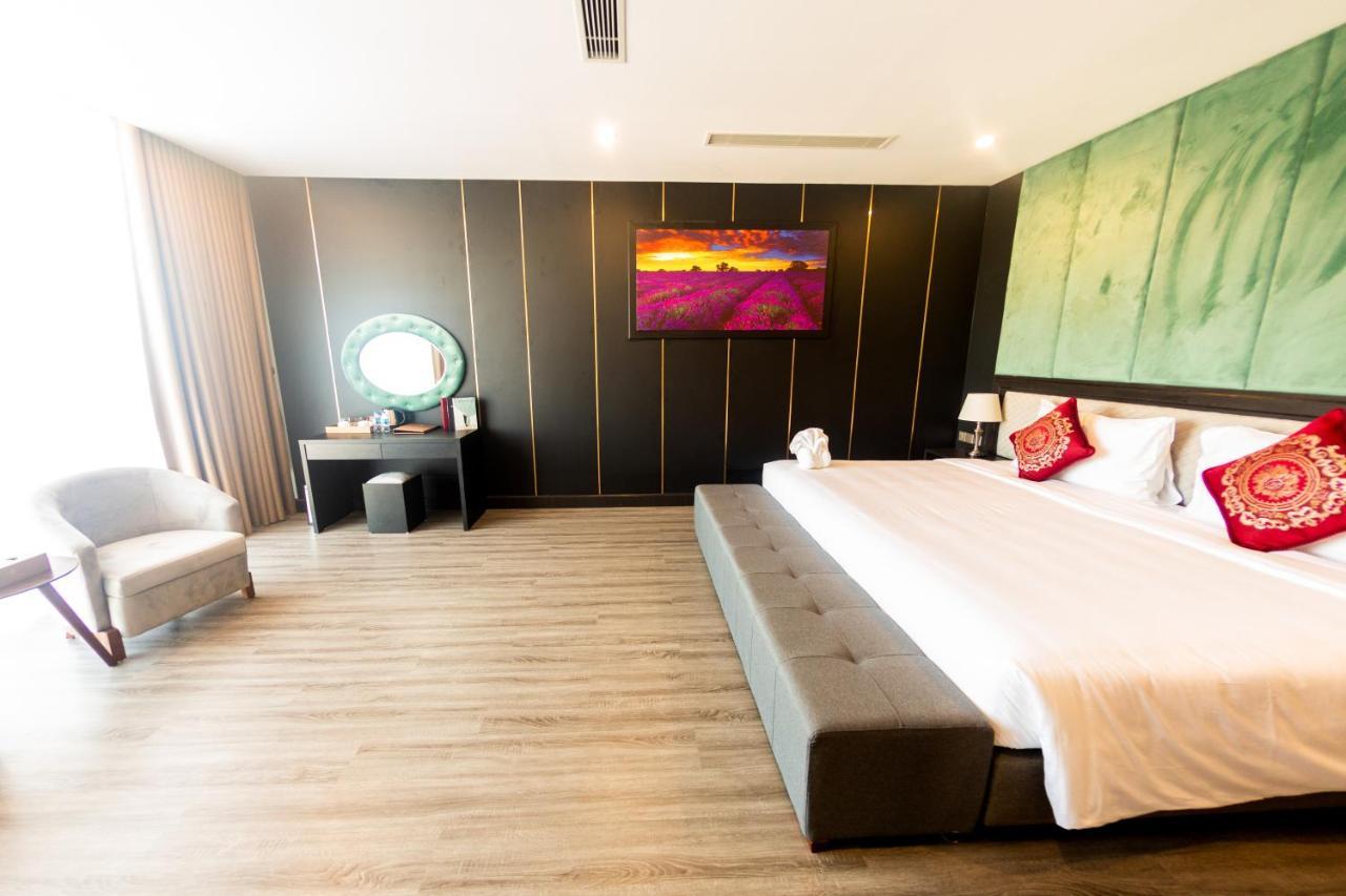 Diamond Hotel Van Don Cam Pha ภายนอก รูปภาพ