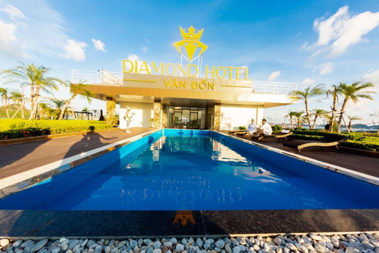 Diamond Hotel Van Don Cam Pha ภายนอก รูปภาพ