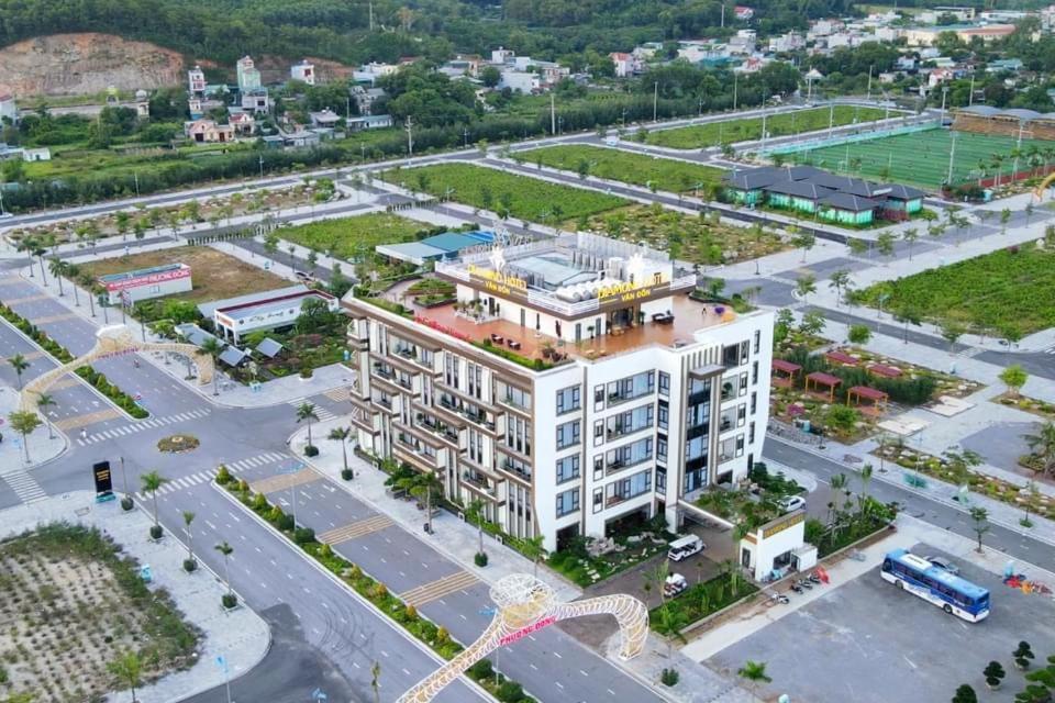 Diamond Hotel Van Don Cam Pha ภายนอก รูปภาพ