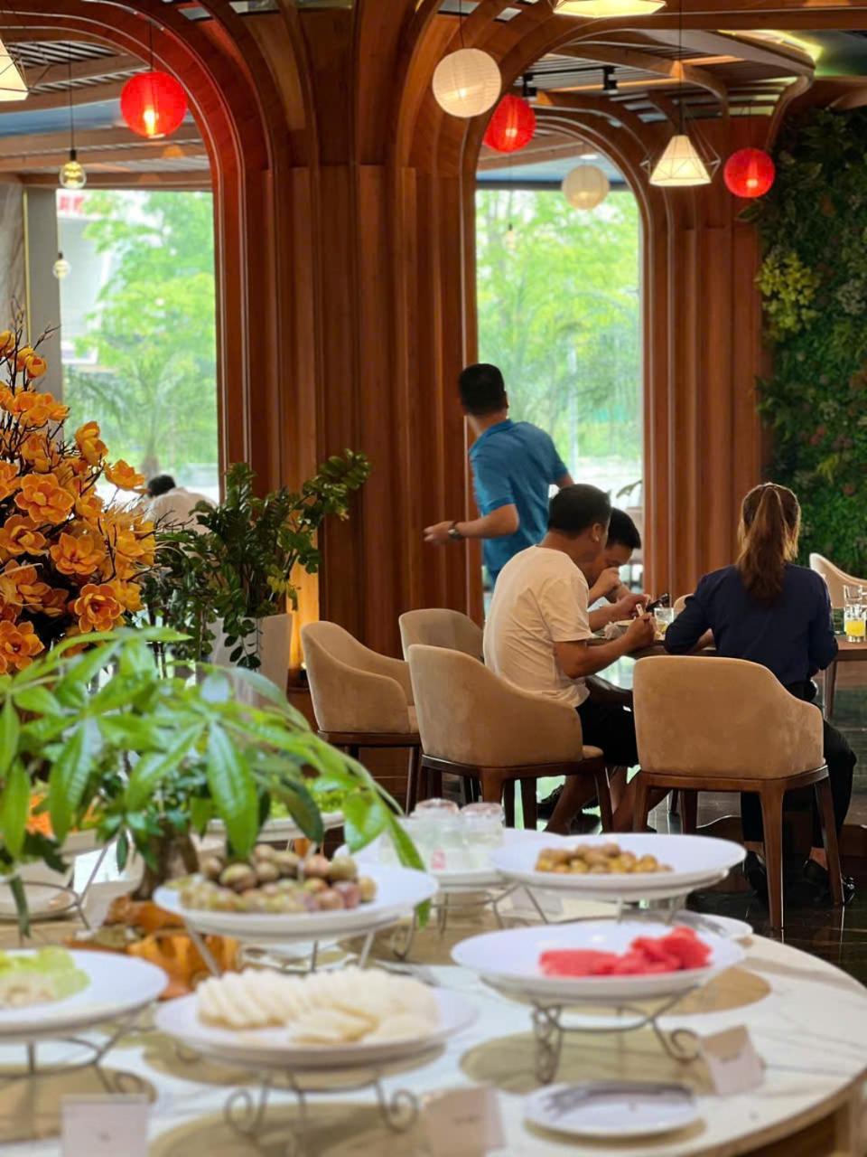 Diamond Hotel Van Don Cam Pha ภายนอก รูปภาพ